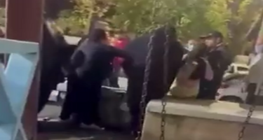 İranda hicab taxmayan qızı küçədə sürüdülər -  ANBAAN VİDEO