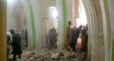 Nigeriyada tarixi məscid uçub, 10 nəfər ölüb