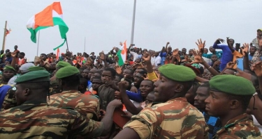 Nigerdə xunta Fransanı müdaxilə qüvvələrini yerləşdirməkdə ittiham edir