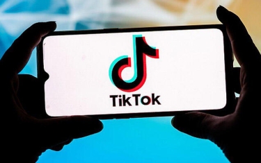 “TikTok” cərimələndi - Uşaqlara görə...