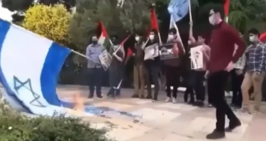 İsrail bayrağını yandıranın özü yandı - ANBAAN VİDEO