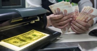 Rubl son bir ayın maksimumuna yüksəldi