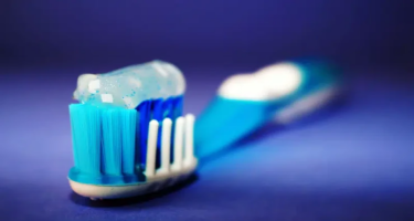 Uşaqların diş sağlamlığı üçün hansı fırça daha faydalıdır?