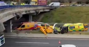 Madriddə güclü külək helikopteri magistral yola çırpdı - VİDEO