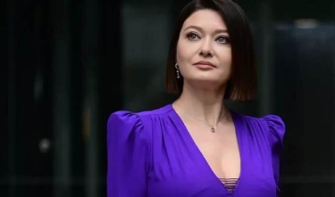 Nurgül Yeşilçay dərin yarığı ilə səs-küy yaratdı: Dəyişməyən gözəllik - FOTOlar