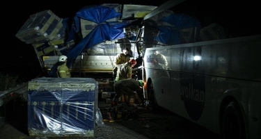 Türkiyədə avtobusla yük avtomobili toqquşub - 1 ölü, 31 yaralı - FOTO