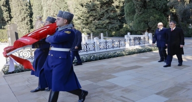 Cevdet Yılmaz Ulu Öndərin məzarını ziyarət edib - FOTO