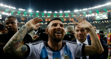 Messi ona xüsusi forma hədiyyə etdi - FOTO