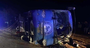 Avtobus qəzaya uğradı, məşqçi və qapıçı öldü