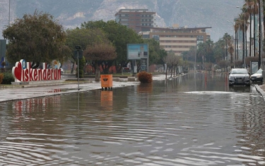 Küçələri, evləri, iş yerlərini su basdı - FOTOlar