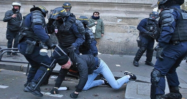 Fransasayağı demokratiya budursa... - FOTO