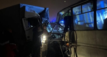 Rusiyada işçiləri daşıyan avtobusla yük maşını toqquşub, ölən və yaralananlar var