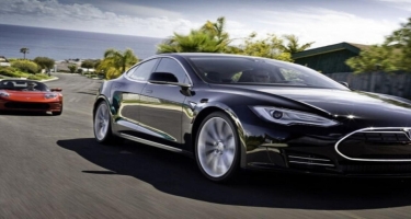 “Tesla” 2,2 milyon avtomobilini geri çağırdı