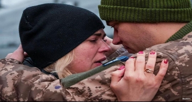 Ukrayna cəbhəsindən sevgi görüntüləri - FOTOlar