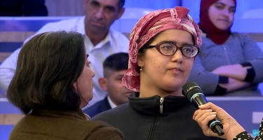Türkiyəyə 15 yaşlı oğlanın yanına qaçan 24 yaşlı qız ailəsinə təhvil verildi - VİDEO