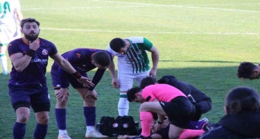 Türkiyəli futbolçunun oyun zamanı dili qatlandı - FOTO