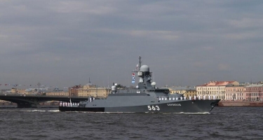 Rusiyada hərbi gəmi yandı