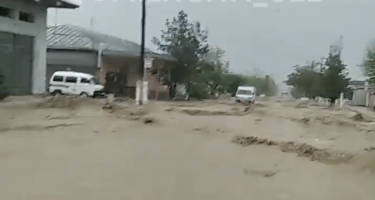 Güclü yağış nəticəsində Səmərqəndi su basdı