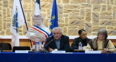 Fransada şəhər meri nasist salamı verdi