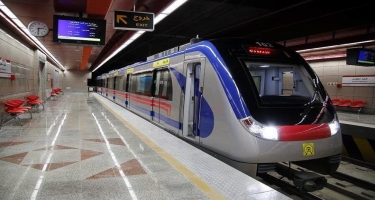 Tehran metrosunda DƏHŞƏT: Hər kəsin gözü qarşısında - VİDEO