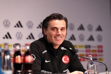 Vinçenzo Montella: “Türkiyə bayrağını qürurlandırmalıyıq”