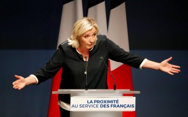 Le Pen yenidən “Milli Birlik” fraksiyasının lideri oldu