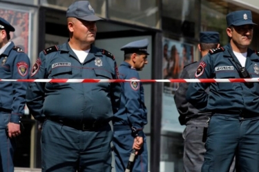 Ermənistanda polis bölməsinə hücum:  Yaralılar var