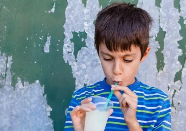 Uşaqların sevimlisi olan bu içkilərdə təhlükəli maddələr var – DİQQƏT!