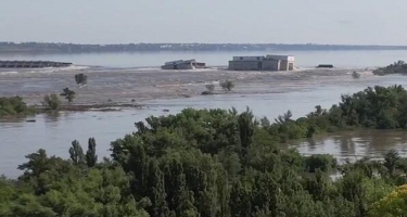 Rusiyada su anbarının bəndi dağıldı: kəndləri su basdı - VİDEO