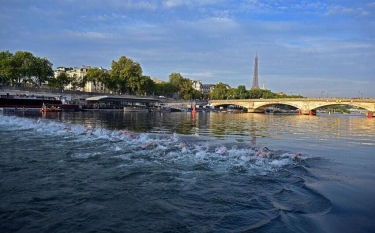 Paris-2024: Triatlonçuların üzgüçülük məşqləri Senadakı çirkli su səbəbindən ləğv edildi