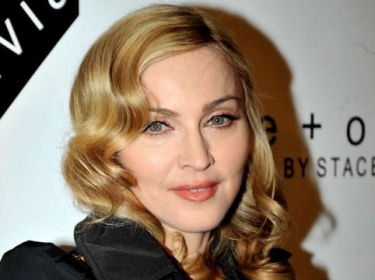 Madonna yarıçılpaq FOTOarını yayımladı