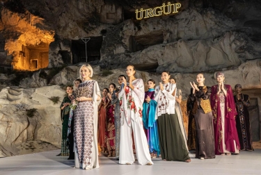 Gülnarə Xəlilovanın əsərlərində Azərbaycan mədəni irsi Türkiyədə Fashion Week Cappadocia-da qonaqlarını valeh edib -  VİDEO - FOTO