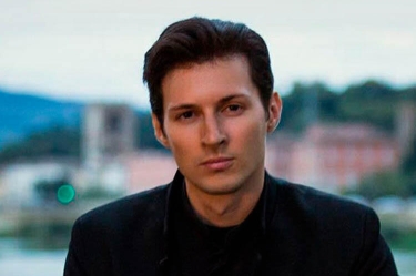 Durov sevgilisi ilə kafedə belə görüntüləndi - FOTO