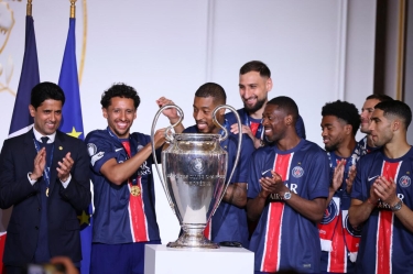PSJ futbolçularının Makronun arvadına baxışı GÜNDƏM OLDU - VİDEO