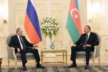 Azərbaycan Prezidenti Putini Rusiya Günü münasibətilə təbrik etdi