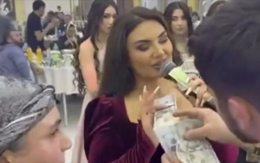 Şəbnəm Tovuzlunu “dollar yağışı”na tutan ailə narkotacir imiş - VİDEO