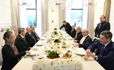 İlham Əliyevin adından İqtisadi Əməkdaşlıq Təşkilatının 17-ci Zirvə görüşünün iştirakçılarının şərəfinə rəsmi nahar verilib - FOTO