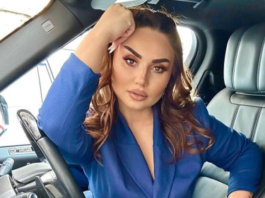 Şəbnəm Tovuzlu bahalı maşınında GÖRÜNTÜLƏNDİ