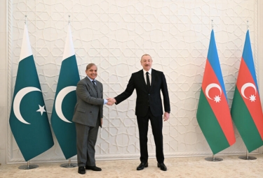 Prezident İlham Əliyev Şahbaz Şərifə zəng edib