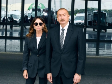 İlham Əliyev və Mehriban Əliyeva Kəlbəcər şəhərində təməlqoyma mərasimində iştirak ediblər
