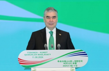 Qurbanqulu Berdiməhəmmədov Azərbaycana səfərə gəlib