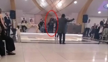 Müğənni toyda səhnədə ÖLDÜ - FOTO