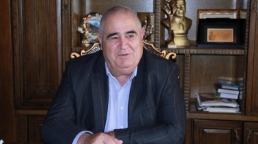 İsfəndiyar Axundov Elman Nəsirovun qızına ev verir - AÇIQLAMA