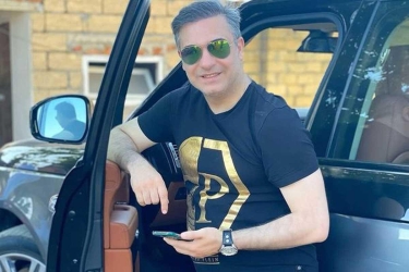 Rüfət Axundov bu xanım müğənniyə saysız-hesabsız bahalı hədiyyə alıb