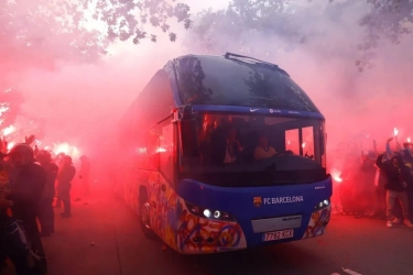 “Barselona” azarkeşlərini daşıyan avtobus YANDI - VİDEO