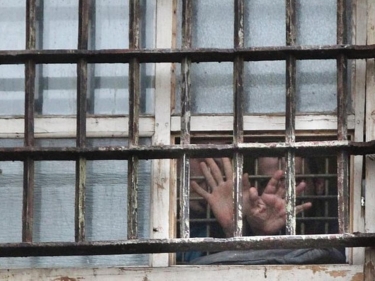 Arvadını boğmuşdu, həbsxanadan meyiti tapıldı