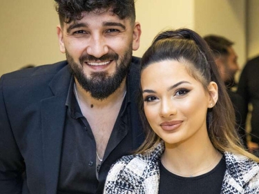 Azərbaycanlı bloqerlər VİLLA tikirlər - VİDEO