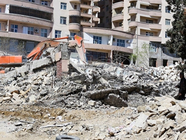 Bakıda kütləvi söküntü işləri dayandırıldı - Səbəb