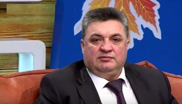 Namiqdən Vüqara cavab: “Üzbəüz gələndə əldən-ayaqdan gedirlər, boynuma sarılırlar, əsl aktyordurlar”