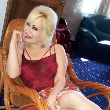 Oğlunun toyunda geyindiyi açıq-saçıq libasdan DANIŞDI